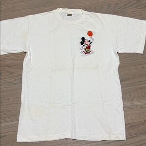 Vintage 90s Disney Embroidered Mickey Mouse
BasketBall Spin Rare t shirt large